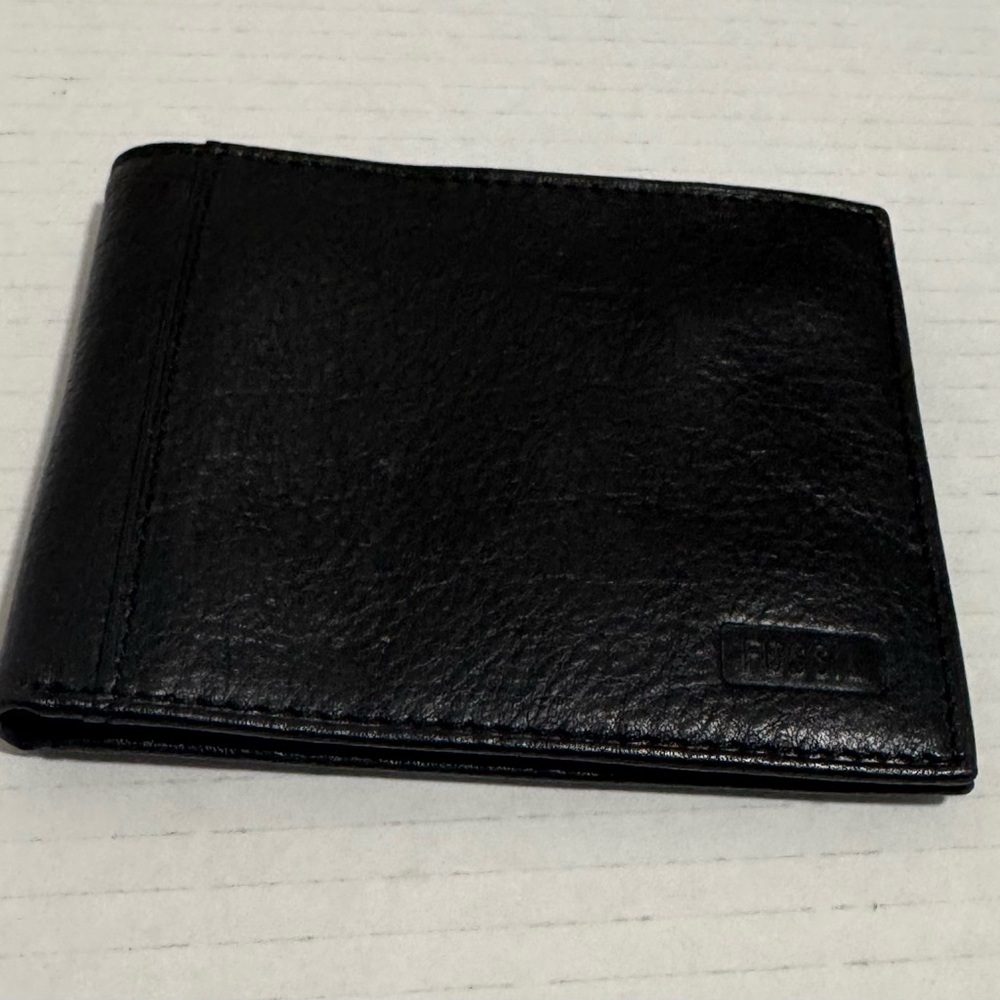 FOSSIL men’s black leather wallet nwt